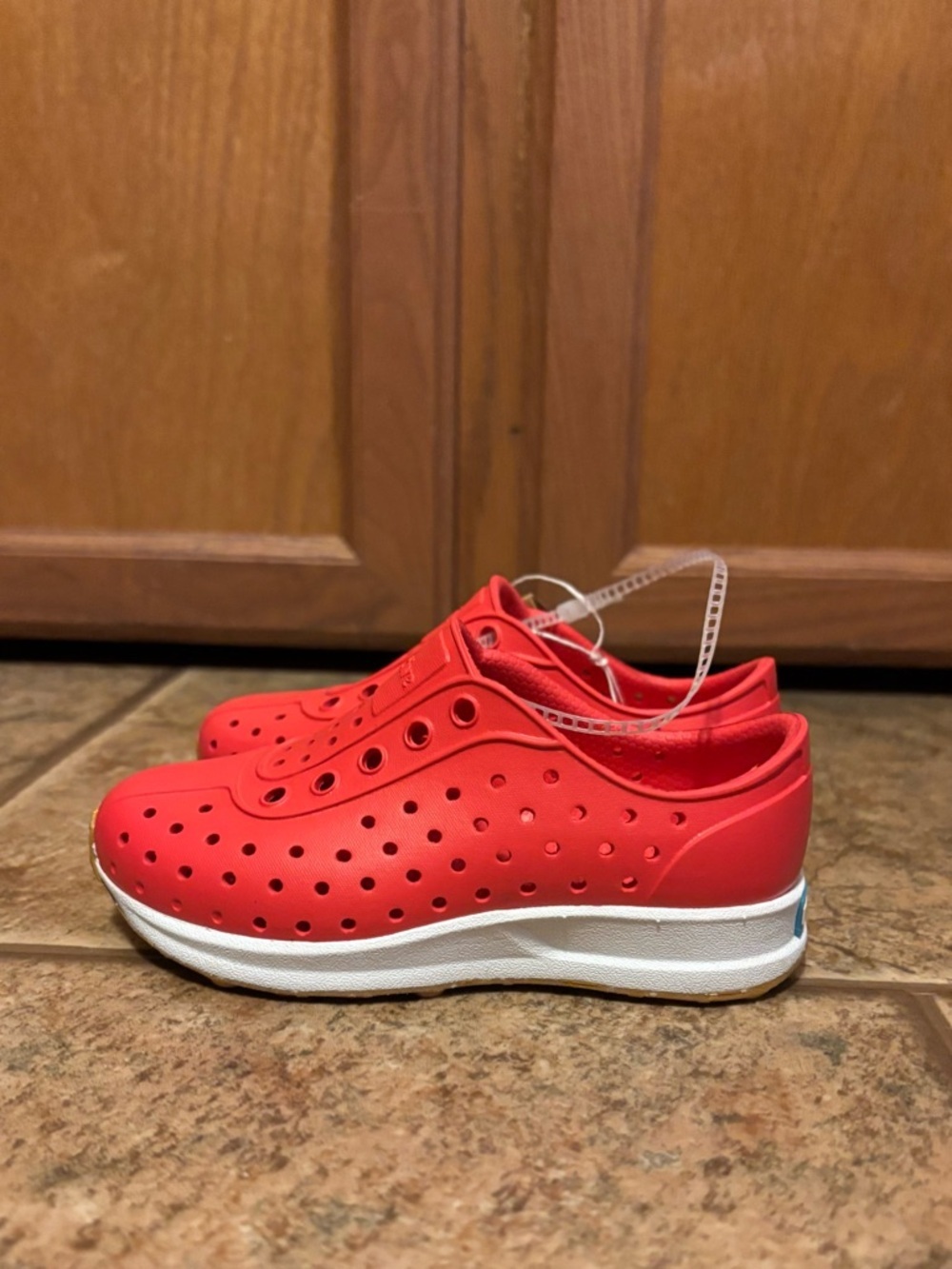 NWT Native child/toddler Robbie Sugarlite shoes size child’s 8